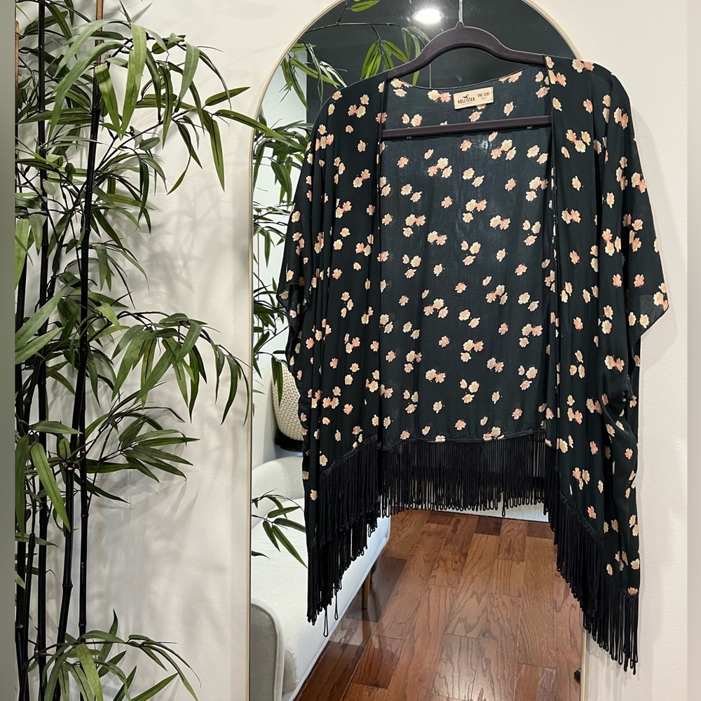 Fringe sleeved floral kimono